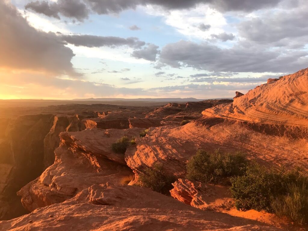 Sunset on the cliffs near Horseshoe Bend 