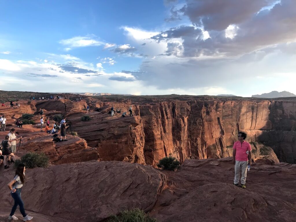 Horseshoe Bend crowd