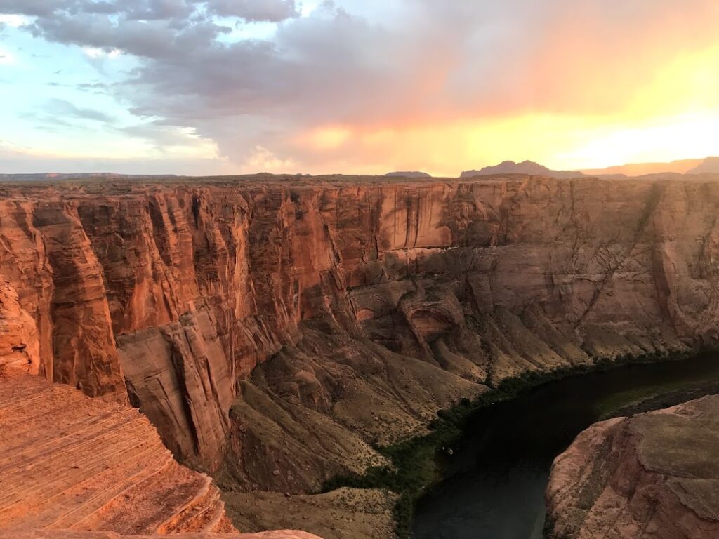 Horseshoe Bend sunset on the canyon walls